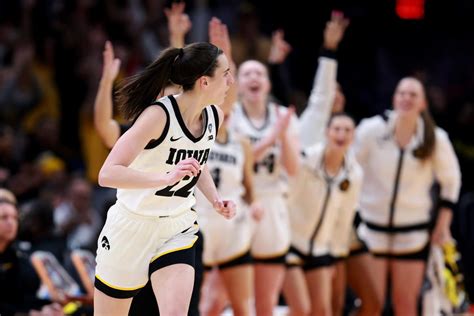 Women's NCAA Championship Game: Iowa vs. South Carolina odds, pic.